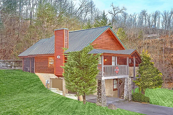 Smoky Hilltop A Gatlinburg Cabin With Covered Parking